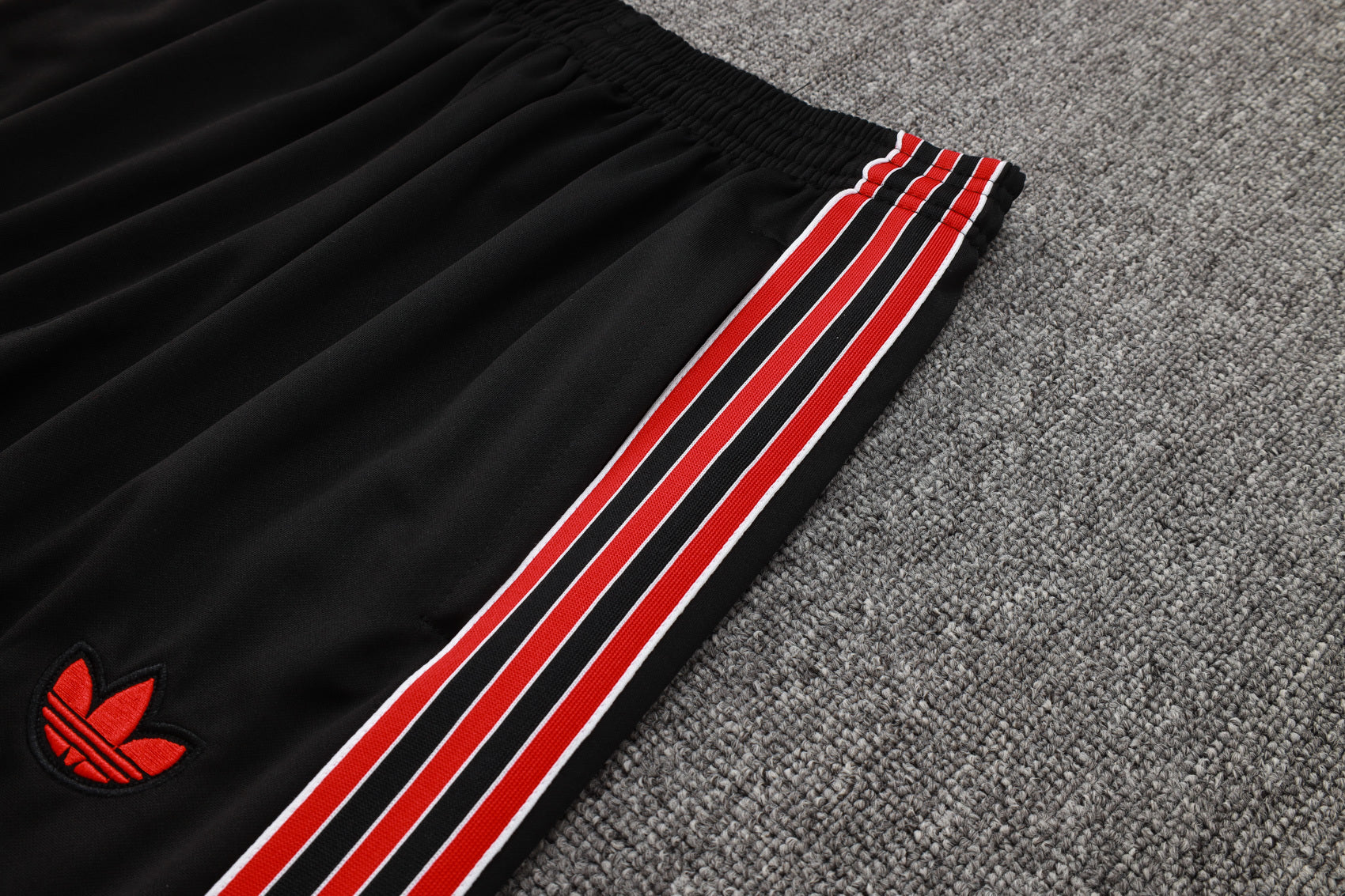 Manchester United - Tracksuit 3 - Adults