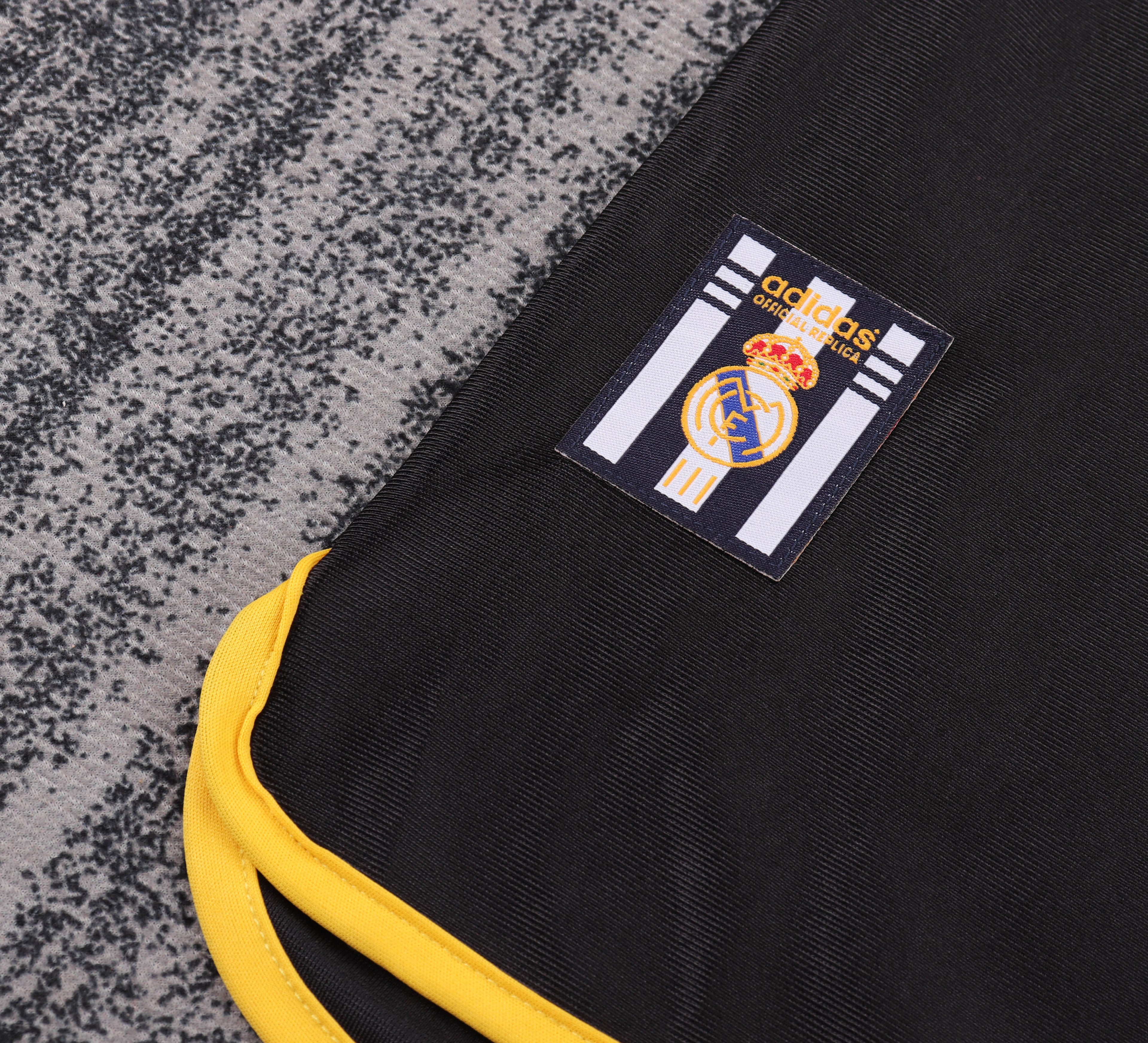 Real Madrid - Away - 1999/01 - Kids - Retro