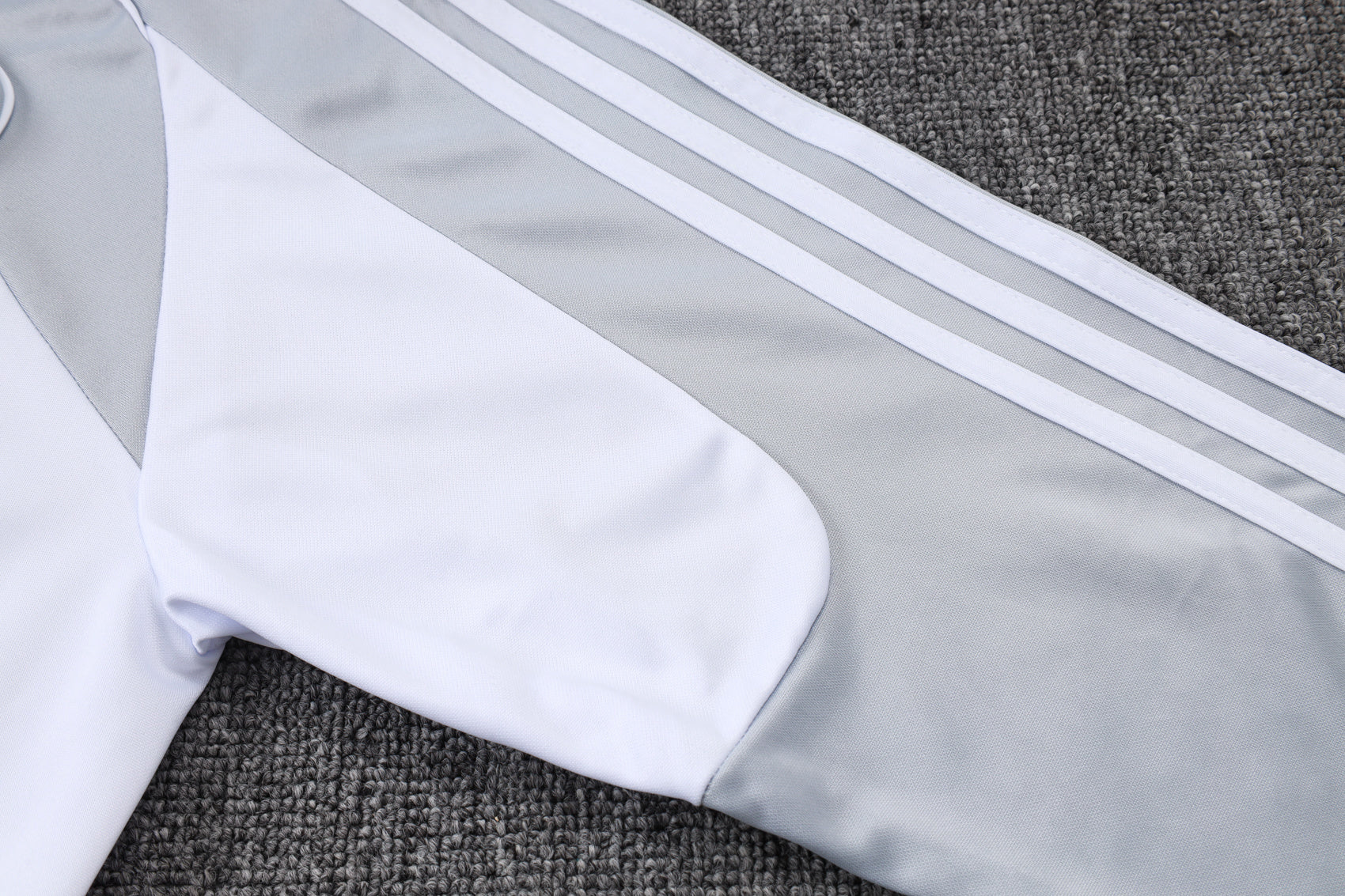Real Madrid - Tracksuit - Halfzip 2 - Adults