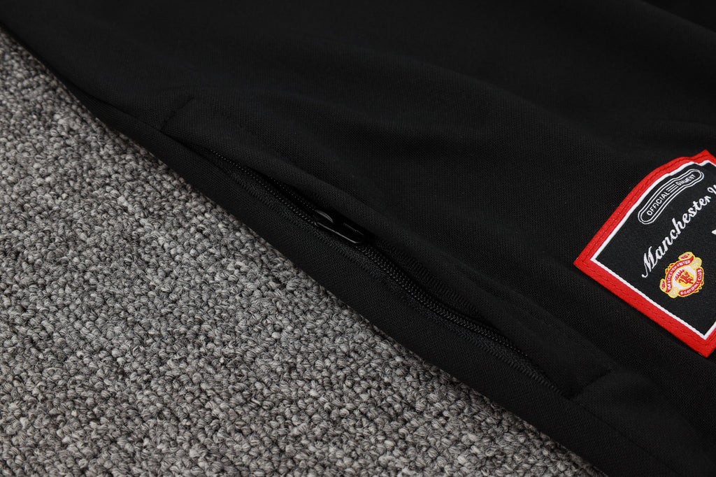 Manchester United - Tracksuit 3 - Adults