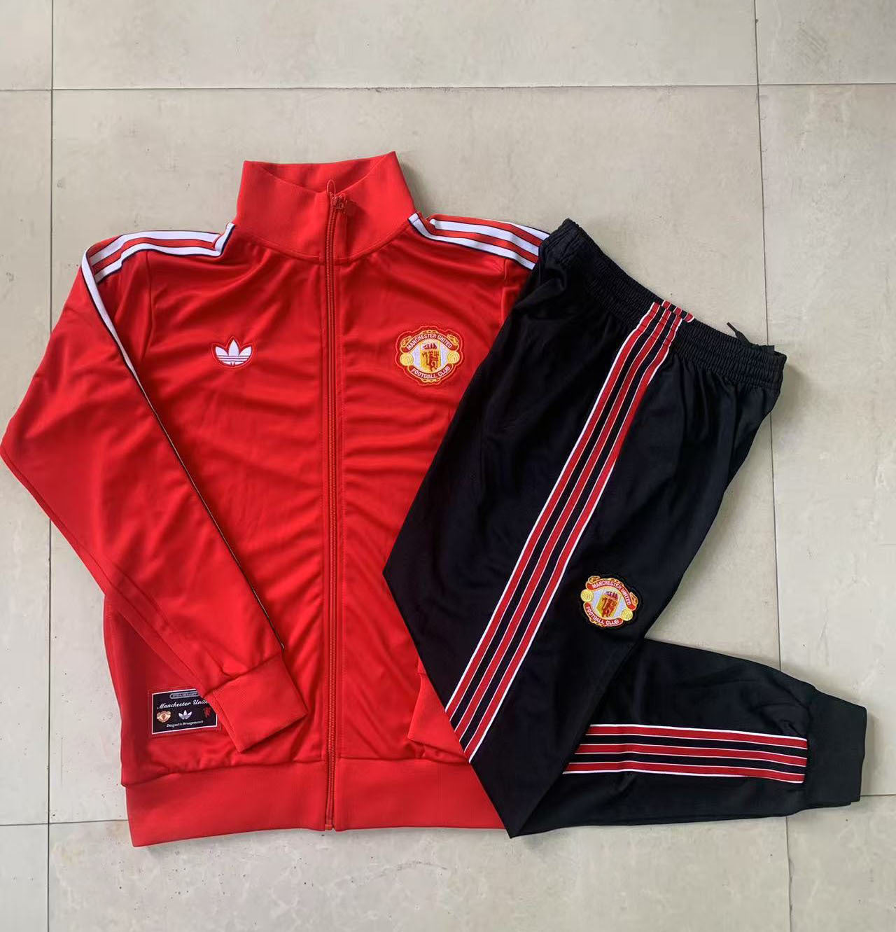 Manchester United - Tracksuit 2 - Adults