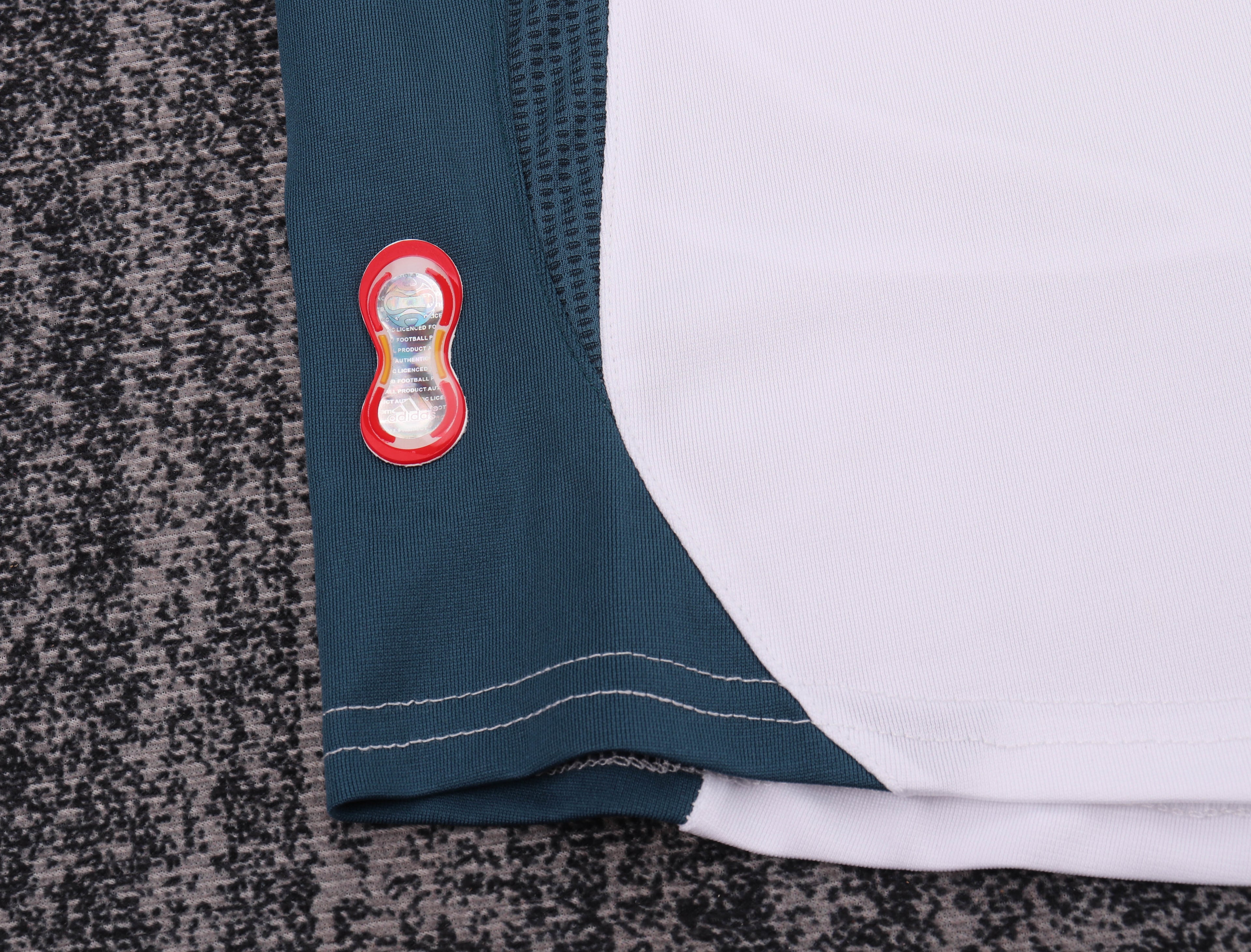 Liverpool -  Away - 2006/08 - Kids - Retro