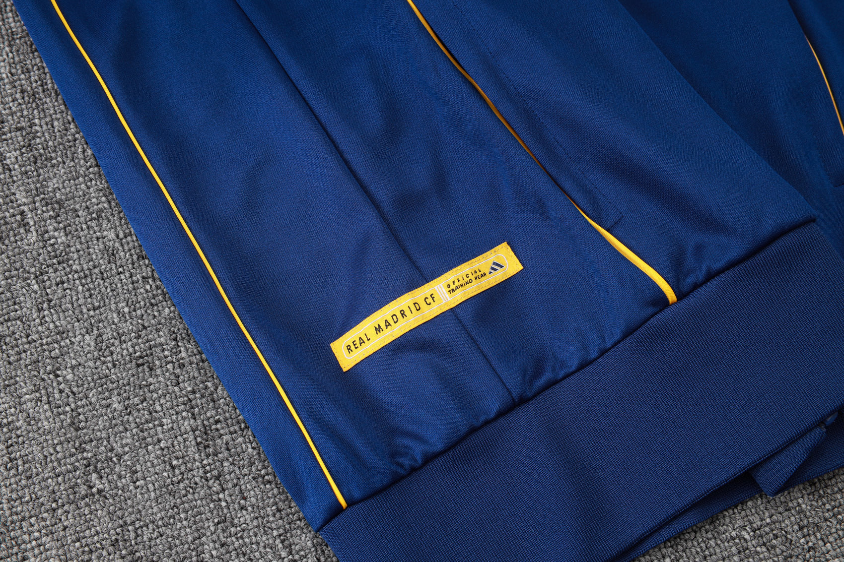 Real Madrid - Tracksuit 2 - Adults