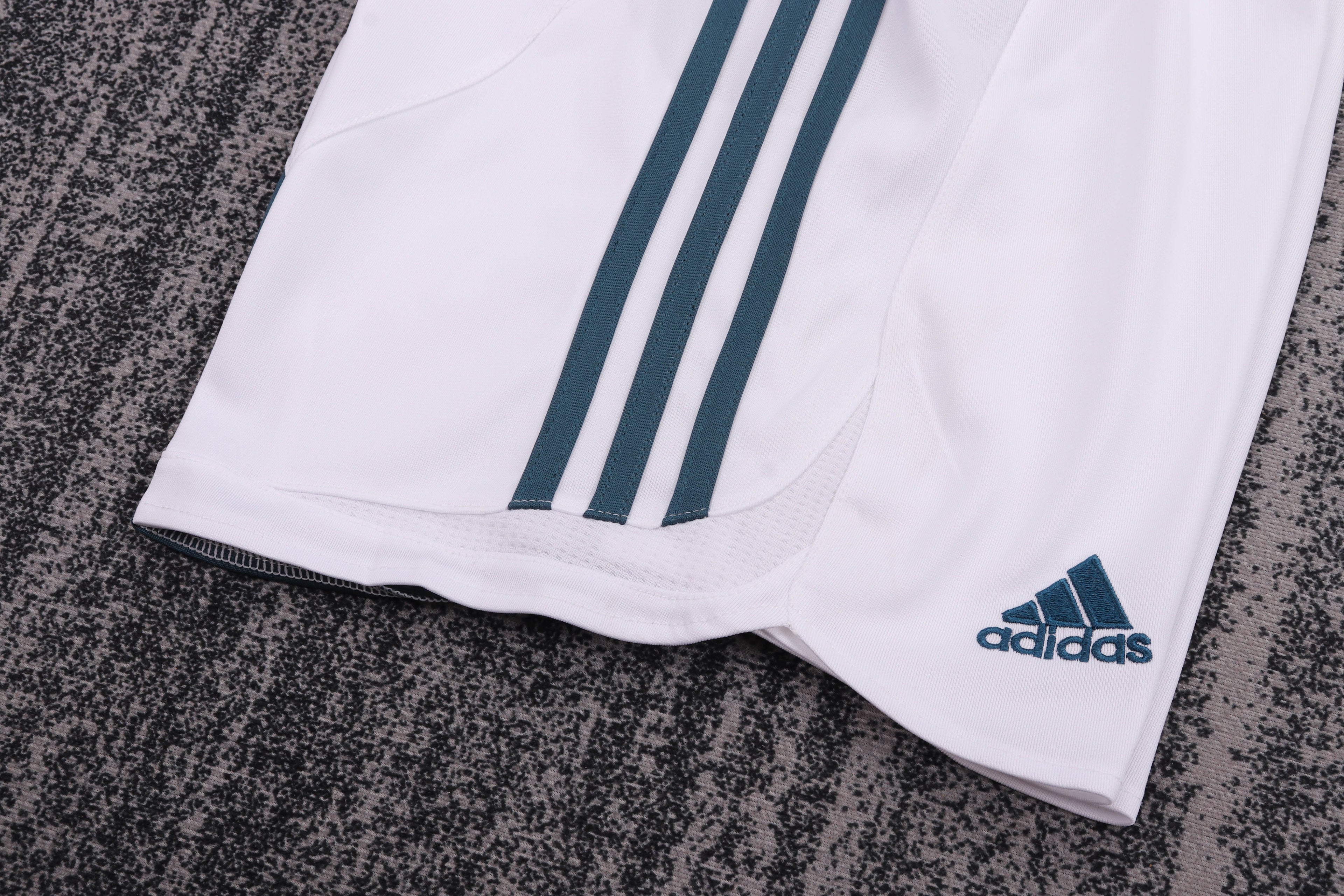 Liverpool -  Away - 2006/08 - Kids - Retro