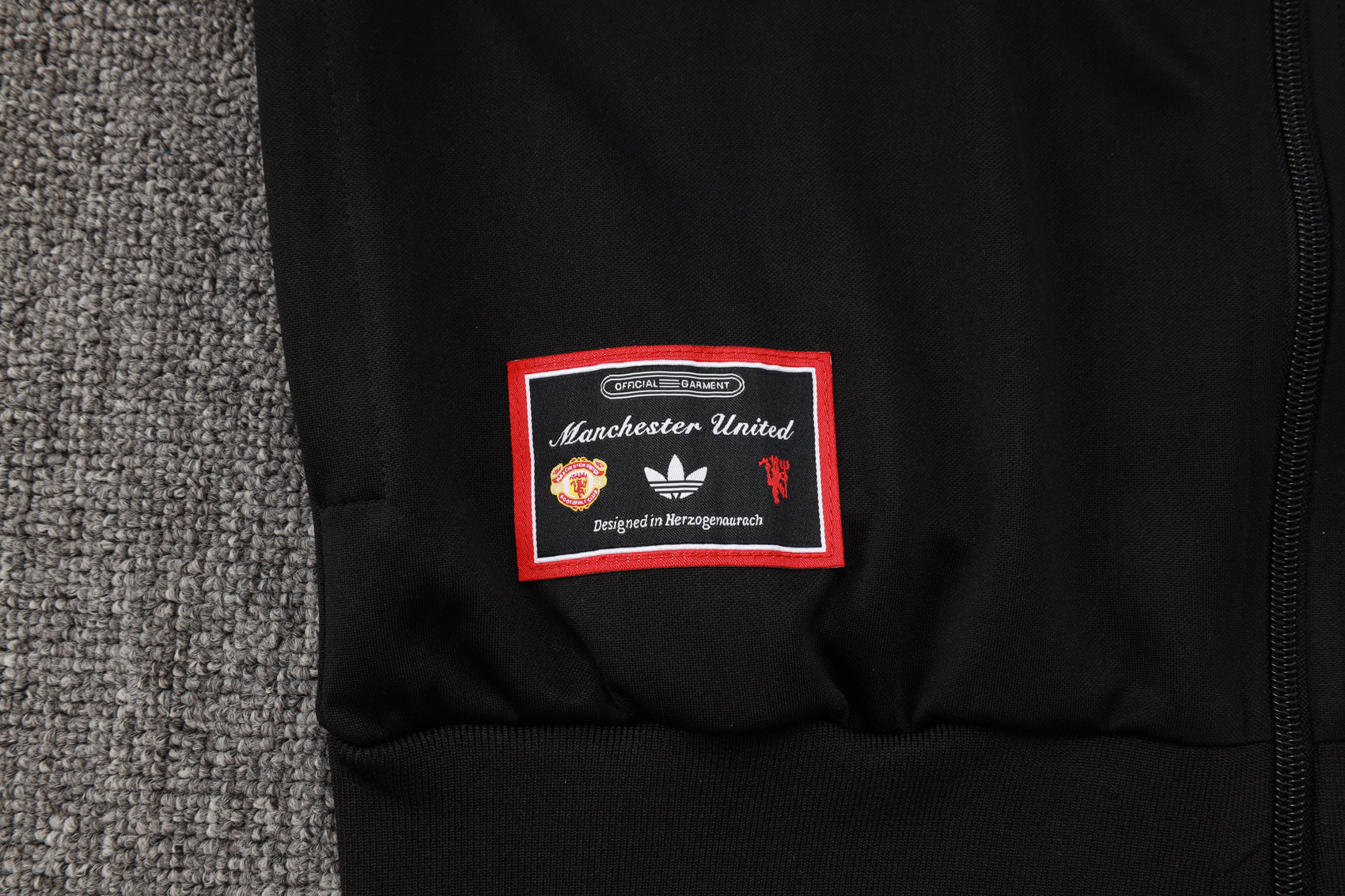 Manchester United - Tracksuit 3 - Adults