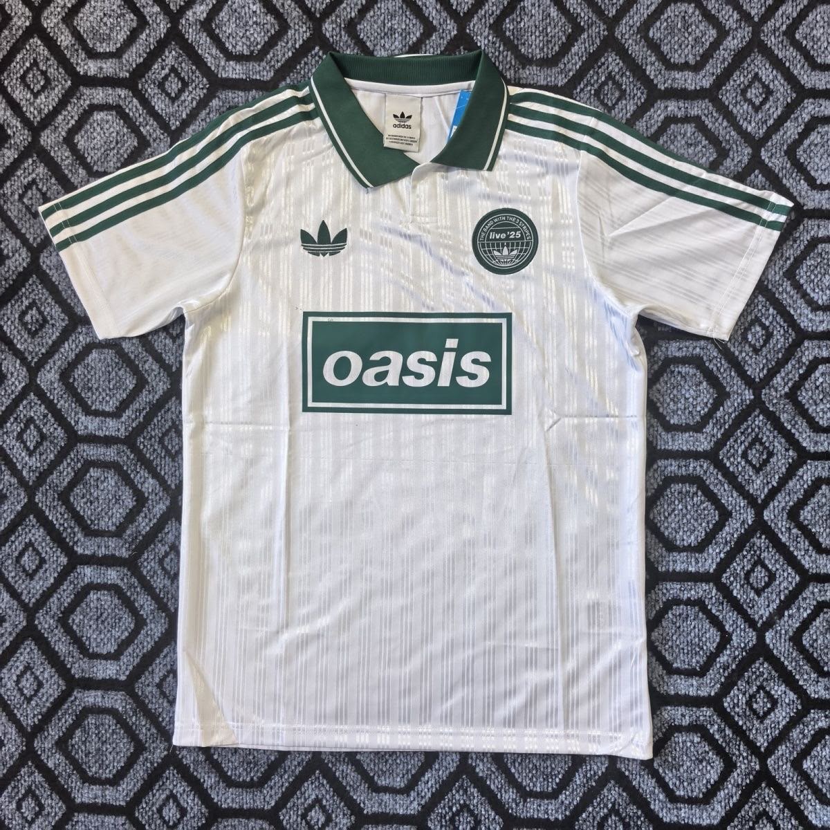 Oasis 25 - Tribute - White