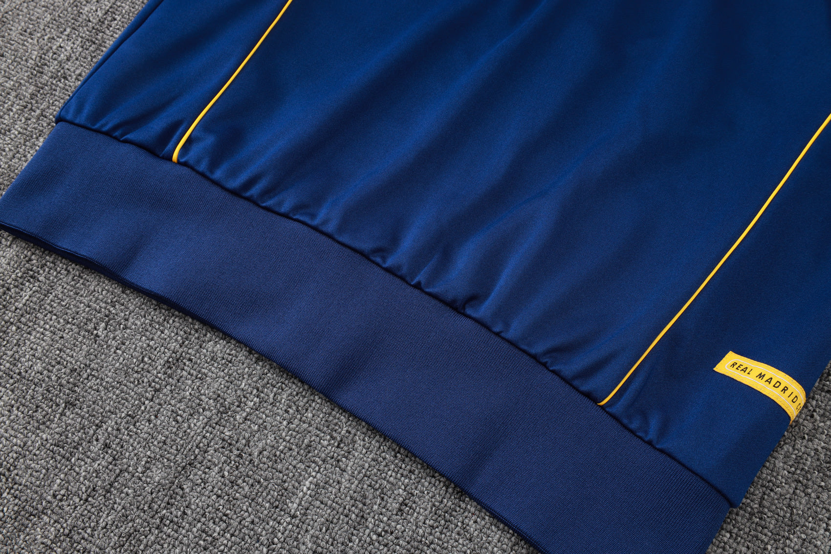 Real Madrid - Tracksuit 2 - Adults