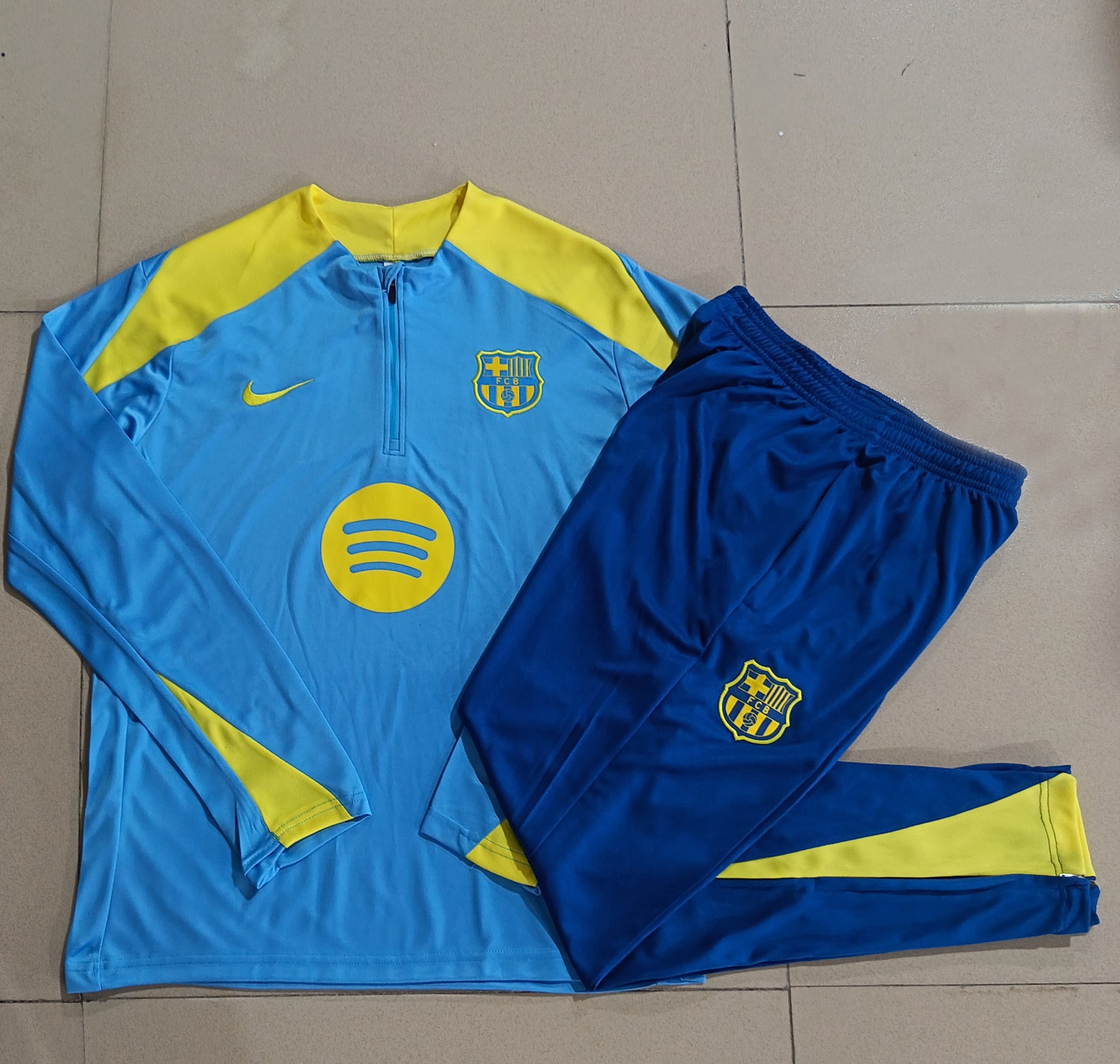 Barcelona - Tracksuit - Halfzip - Adults