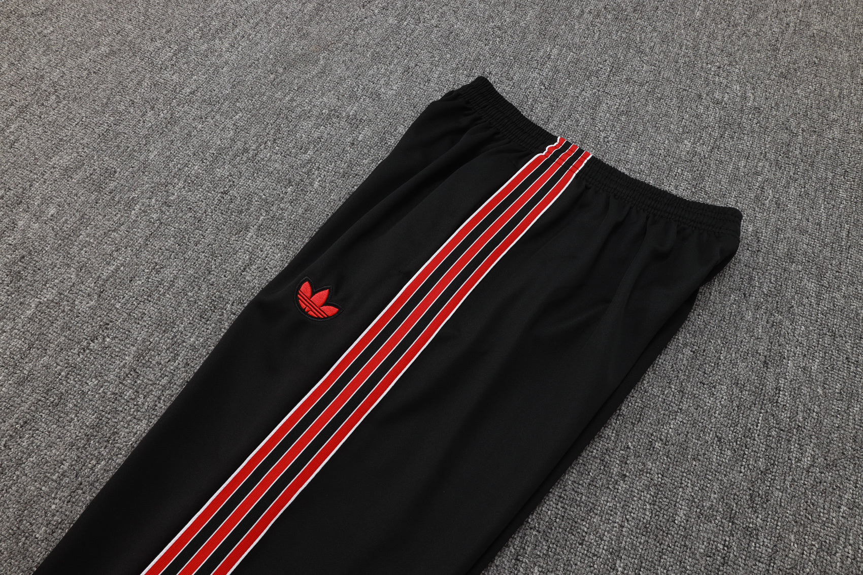 Manchester United - Tracksuit 3 - Adults