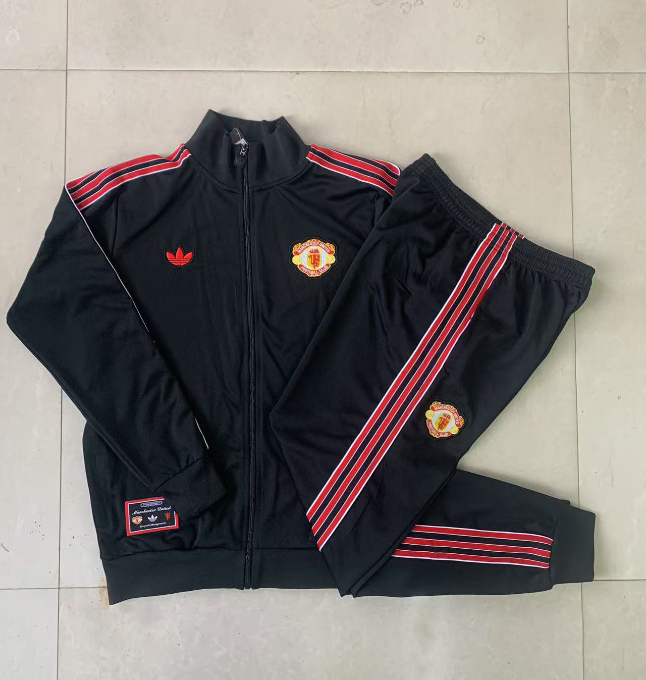 Manchester United - Tracksuit 3 - Adults